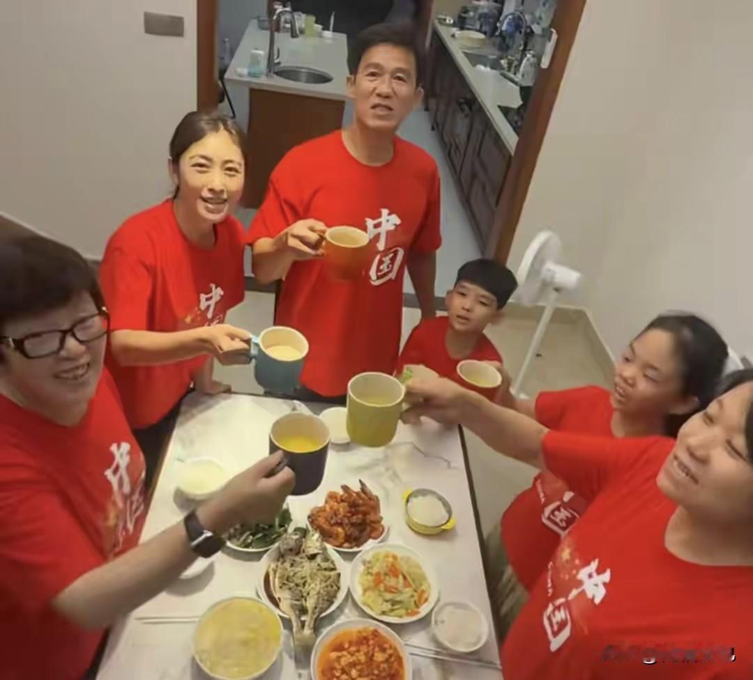 李子雄真的是大家学习的楷模，虽然他是一个香港人，但却是一个深深的爱国者，他的爱国