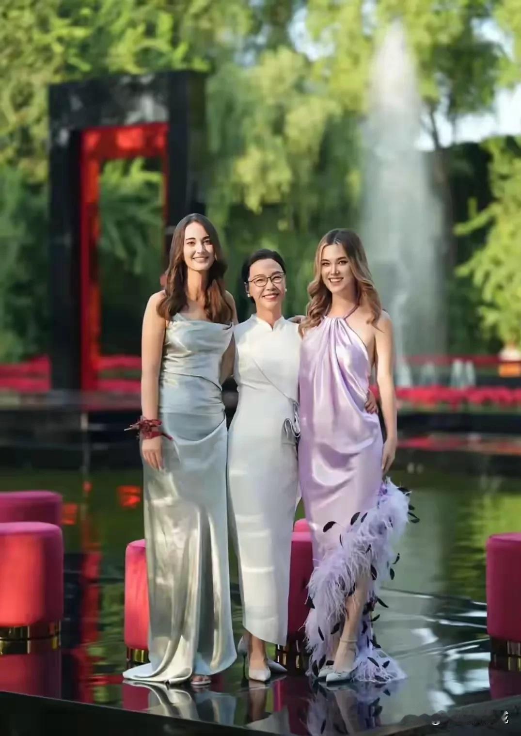 李国庆赢麻了！二婚娶北大高才生张丹红，瞬间变成了两个漂亮中德混血女儿的爸爸。一