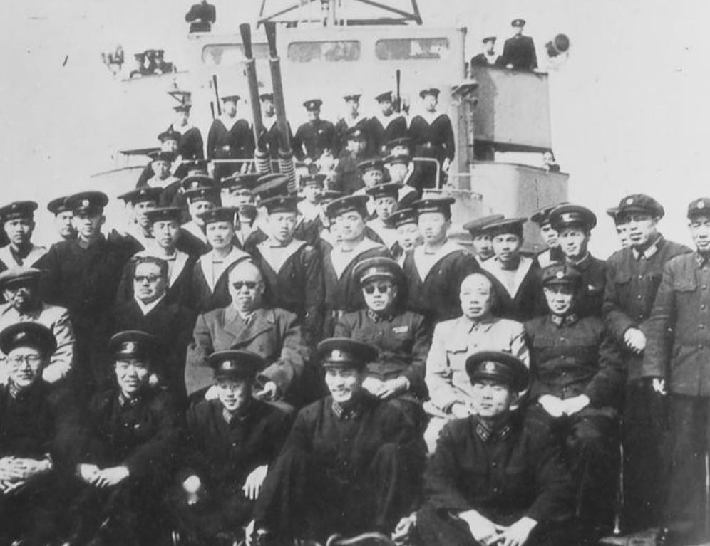 1967年10月，保卫人员向许世友报告：司令，有人要见你，许世友头也不回：不见，