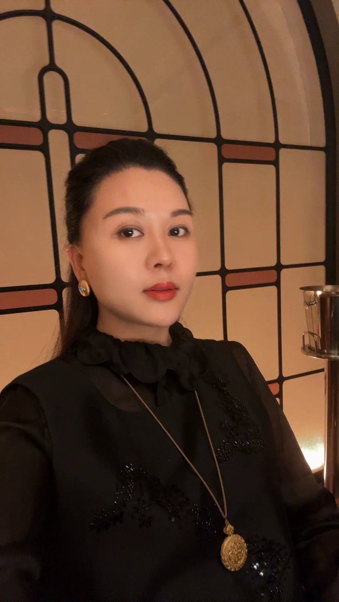 你居然相信一个会赚钱的女人，是傻白甜，我告 诉你，没有一个会赚钱的女人...