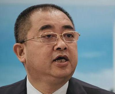 远在美国加州住大别墅的恒大前总裁夏海钧，最近做了一件让人瞠目结舌的事。本来他