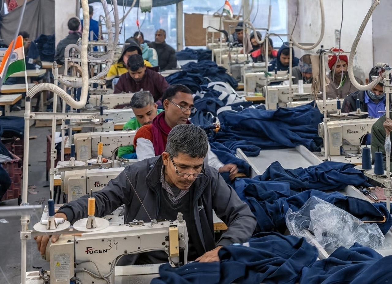印度未来想成为制造业大国，谁会去投资建厂还真不好说。莫迪上台时搞“印度制造”计划
