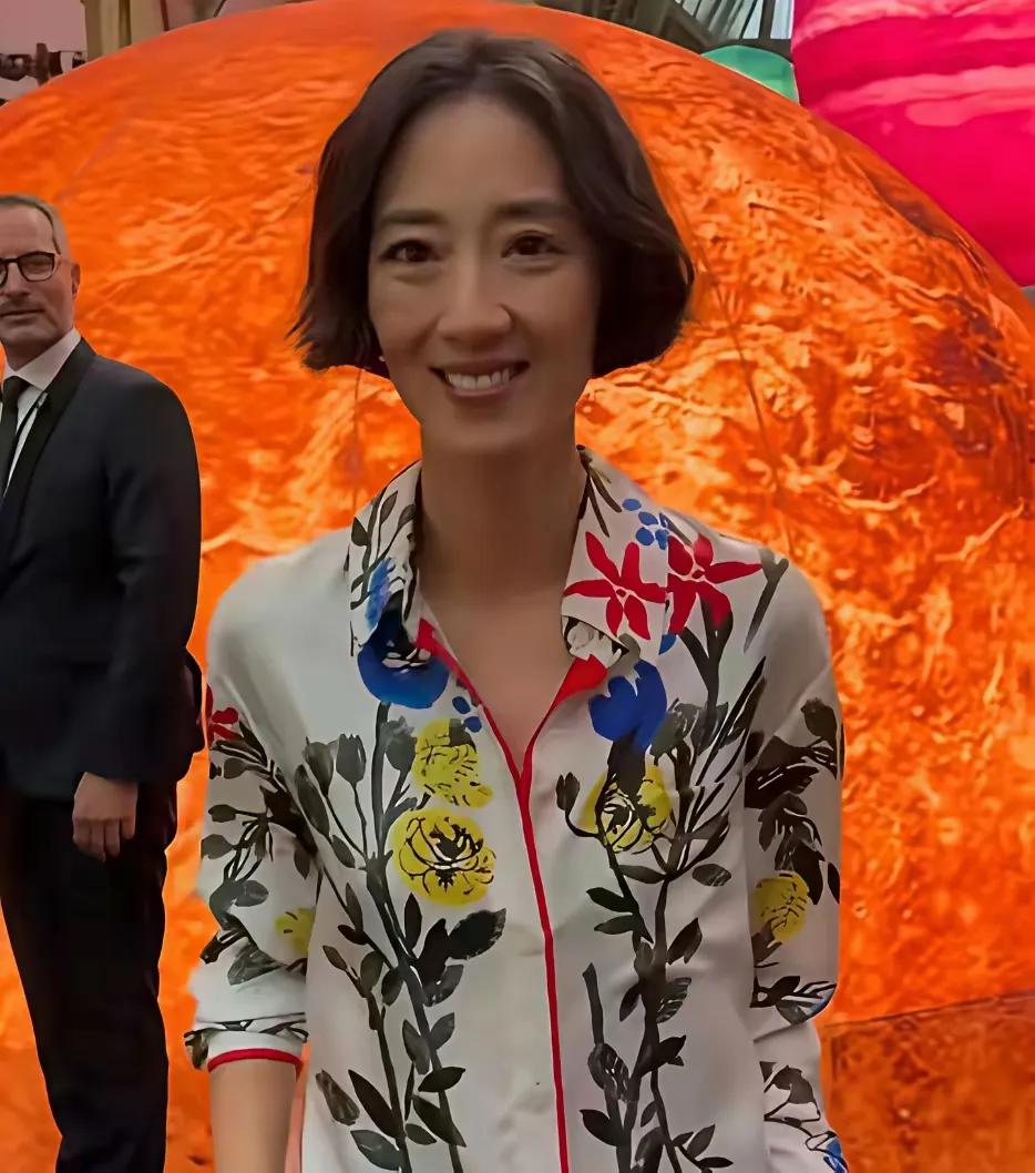 看桂纶镁的近照有点小惊讶！以前还挺喜欢她的，不算标准美女，但眉目清秀，现在倒不是