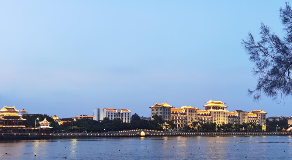 厦门没什么好玩的，是观点，还是事实？没想到不足千字的《为风口浪尖的鼓浪屿乘务员