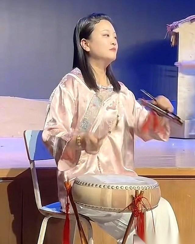 38岁。急性肾衰竭。人就这么没了。大半夜刷手机看到这条讣告，我其实挺懵的。说