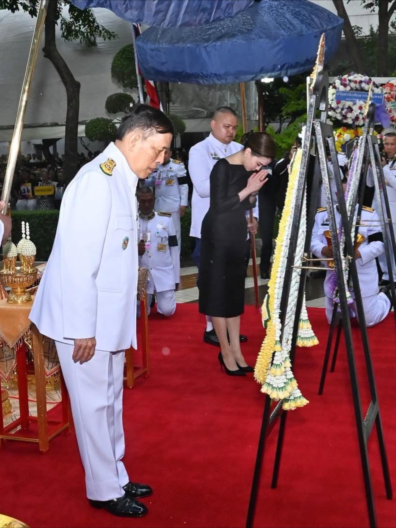 74岁泰王祭祖，只带苏提达一位嫔妃2026年9月24日下午，泰国国王玛哈和王后