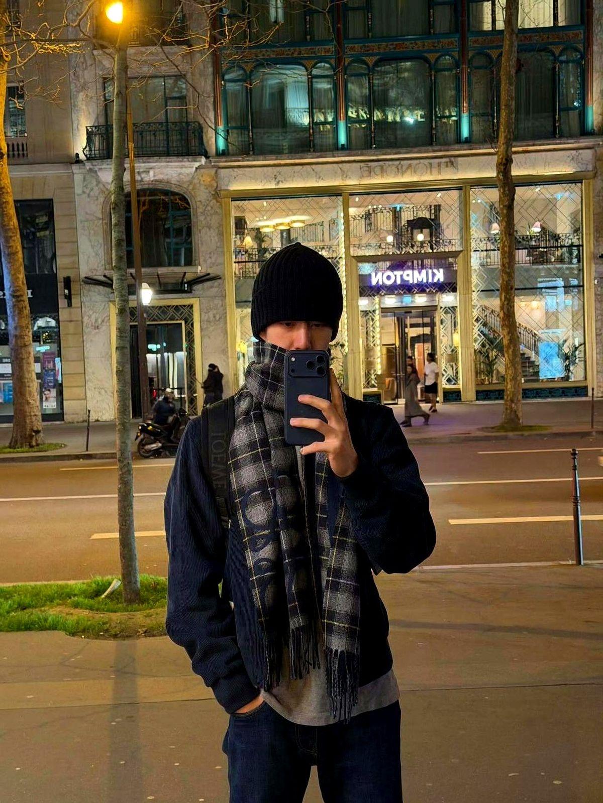 内娱的精致人设，快被王一博的生图干翻了。刚结束巴黎时装周，跑完香奈儿、罗意威