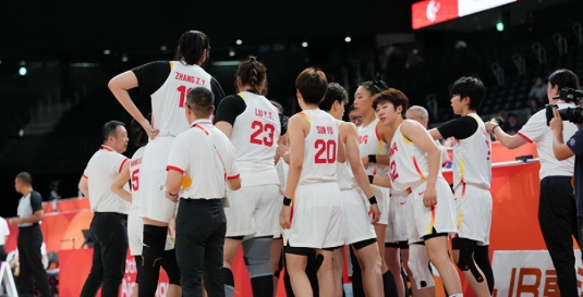 奇耻大辱！9月25日，亚运会女篮半决赛上，韩国女篮击败中国女篮后，还不知足，居然对我们做出了一个国际