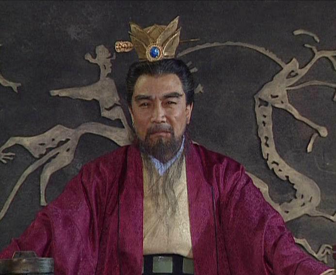 建安二十一年冬，铜雀台上，曹操凭栏远眺。他刚受封魏王，势力如日中天，却已年过花甲