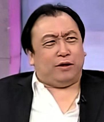 王晶此番一番言论，直接撕开了周润发不为人知的一面。在他的视角里，周润发私底