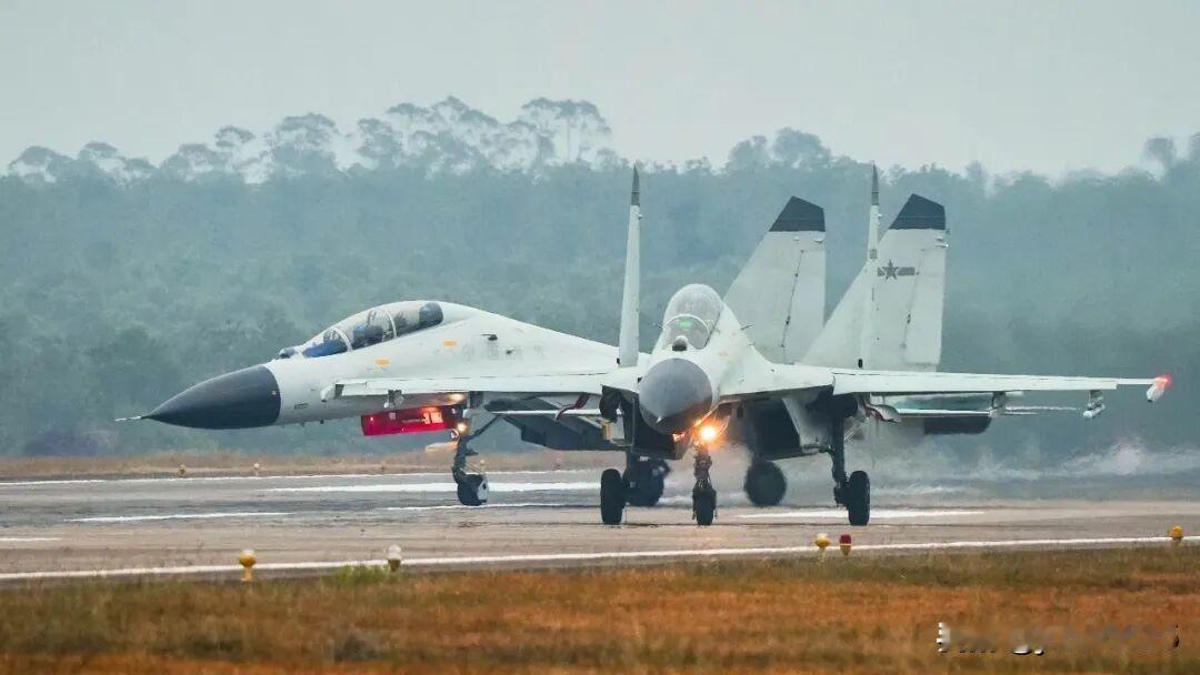 新年伊始，南部战区海军航空兵各部队迅速投入到火热练兵备战之中，紧贴实战开展多个实