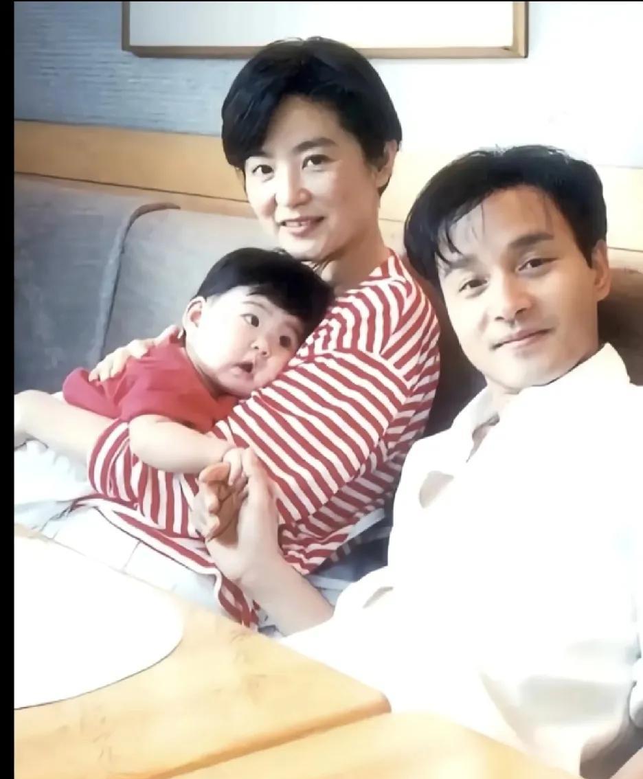 1994年，林青霞宣布息影，1996年，林青霞与邢李源迎来爱情结晶，听闻喜讯后，
