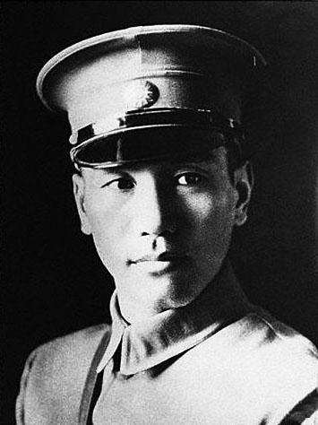 为什么要发动四一二，至今还是一个谜。老蒋本人从来没有谈过，十分耐人寻味。而且