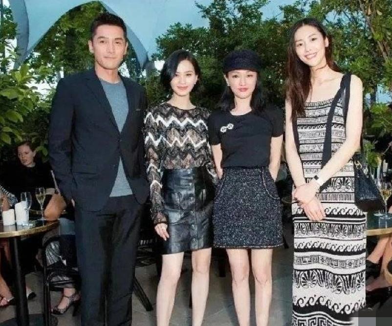 4星同框：我一眼就认出了身着印花吊带裙的超模刘雯、胖瘦合度的胡歌与玉颜如练的刘诗