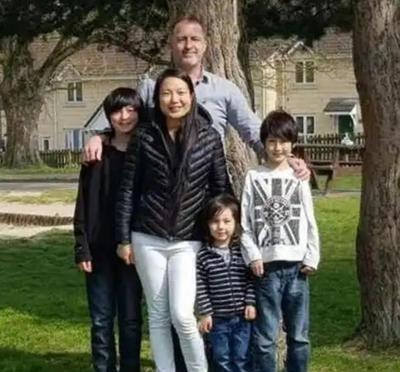 “你要是能怀孕我们就结婚”2006年，英国69岁亿万富翁爱上中国33岁女外卖员，