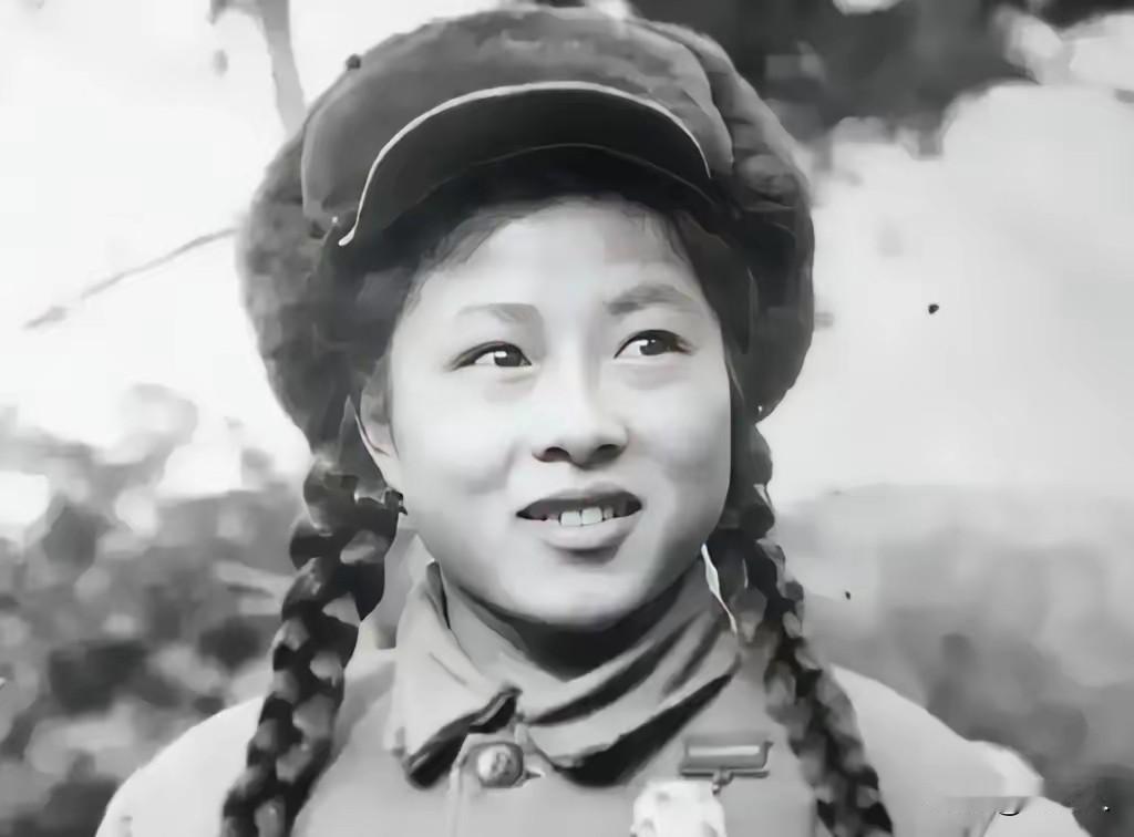 16岁抗美援朝女护士张道华：双目失明双腿尽断，泥地爬行求生归队1951年，