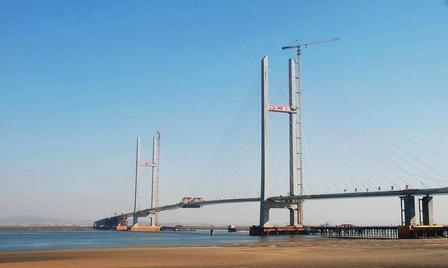 鸭绿江上那座建好12年没通车的大桥，终于要开了！2026年7月，一张卫星图让