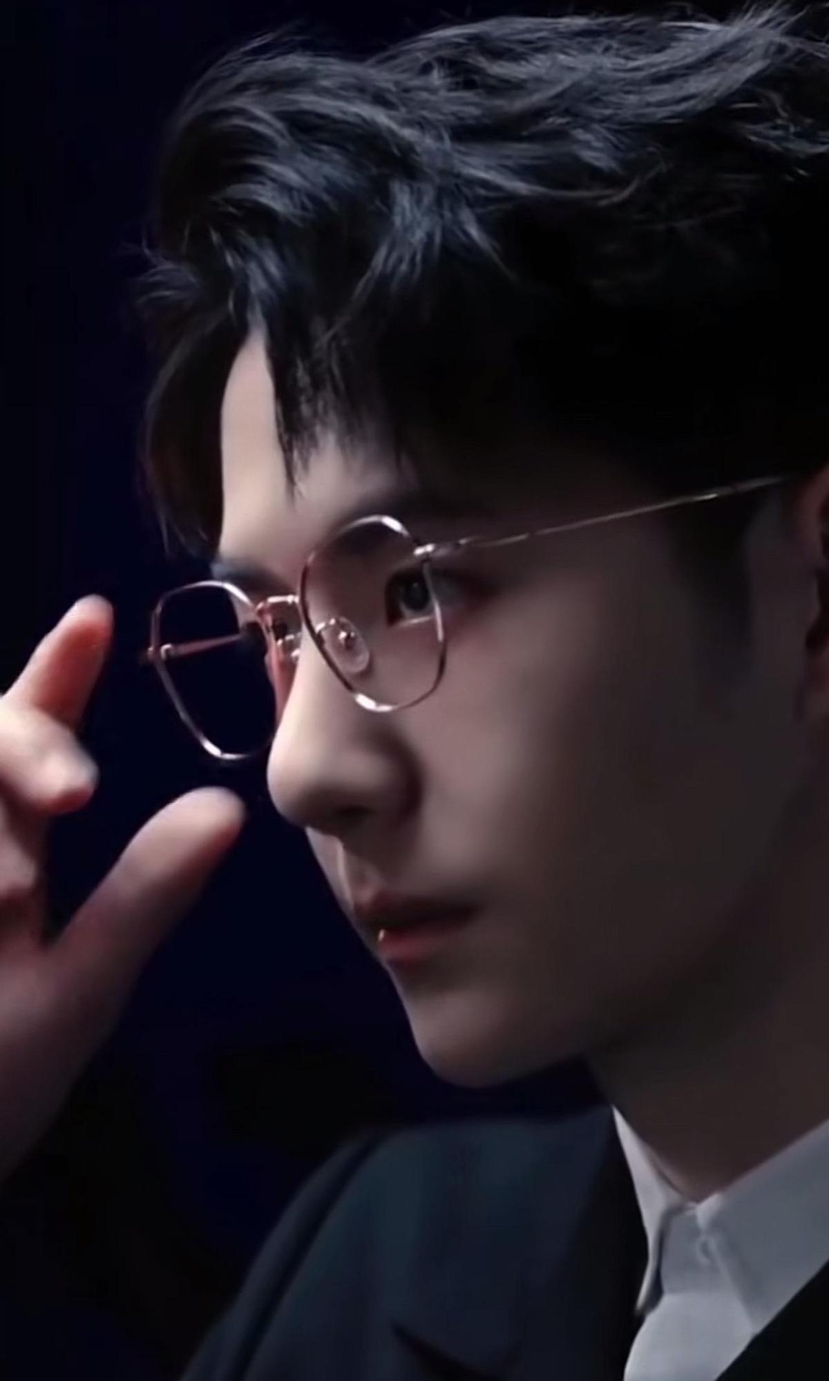 王一博没走，乐华还带着他跑。工作室改名不等于解约，别把商业动作当分手现场。2