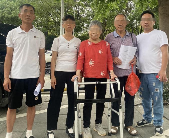 据2025年5月16日红星新闻报道，祁东县男子唐湘洪因婚姻矛盾跨省杀害妻子及弟媳