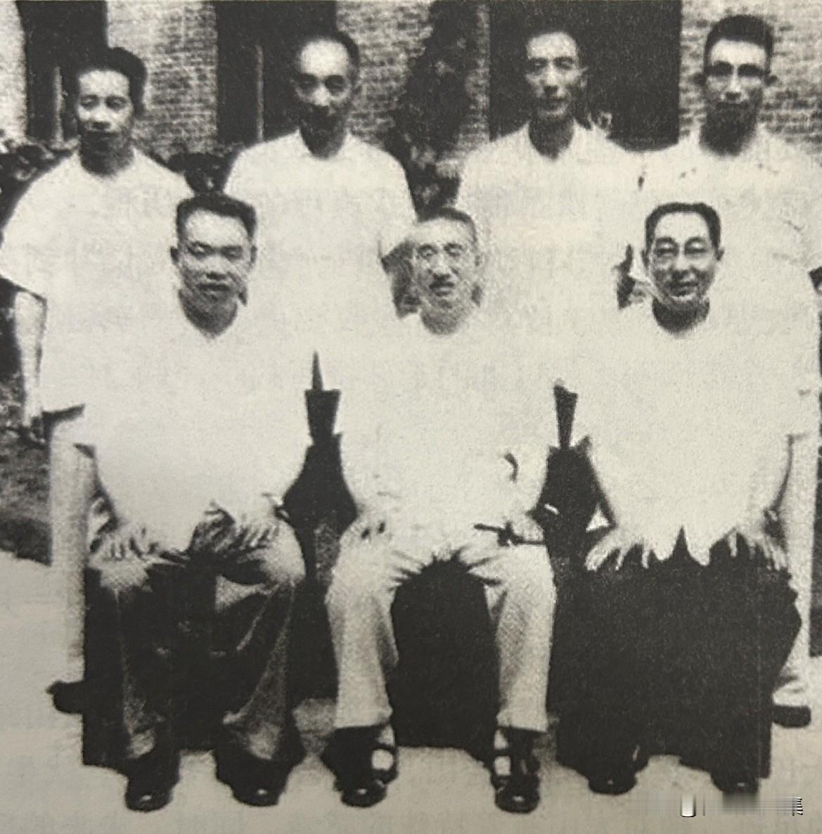 王树声（前排左一）与徐向前元帅（前排中）等在一起合影，他们既是生死与共的战友，也
