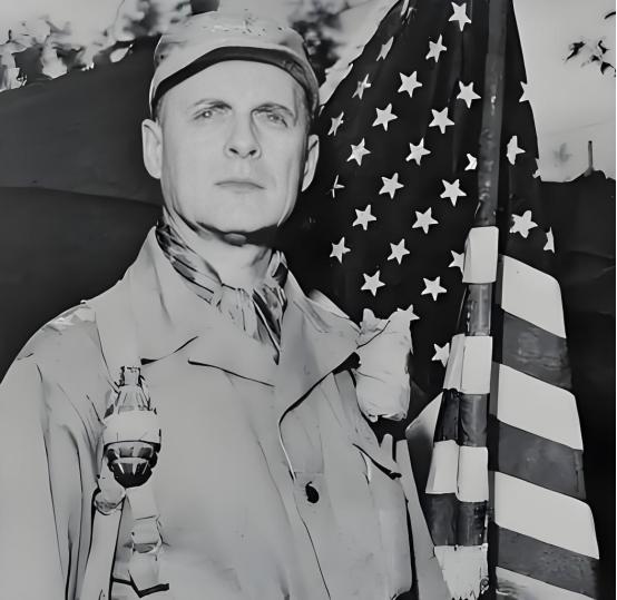 李奇微为切断志愿军后路，派精锐空降团，不料遇上饿了3天一个连。 抗美援朝战争