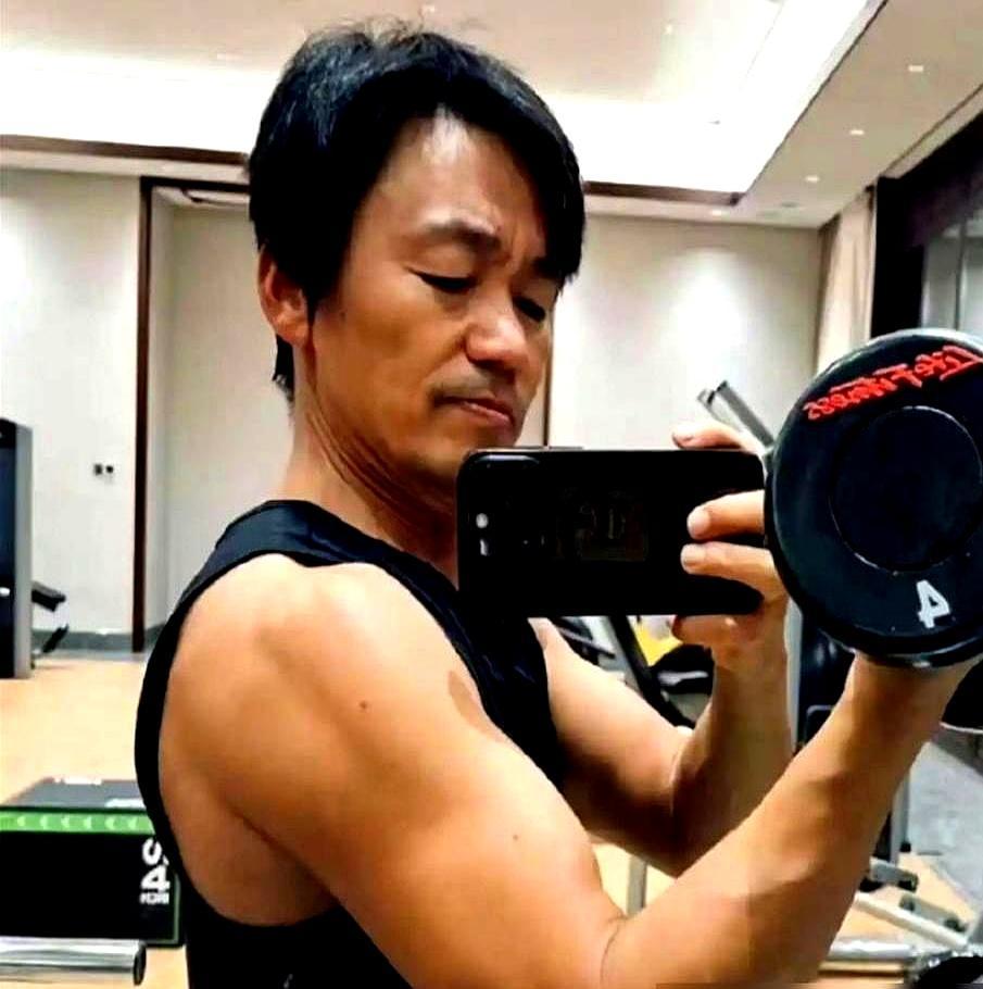 王宝强押上2.5亿全部身家，拍了部没人敢碰的冷题材。筹备五年彻底跳出舒适区