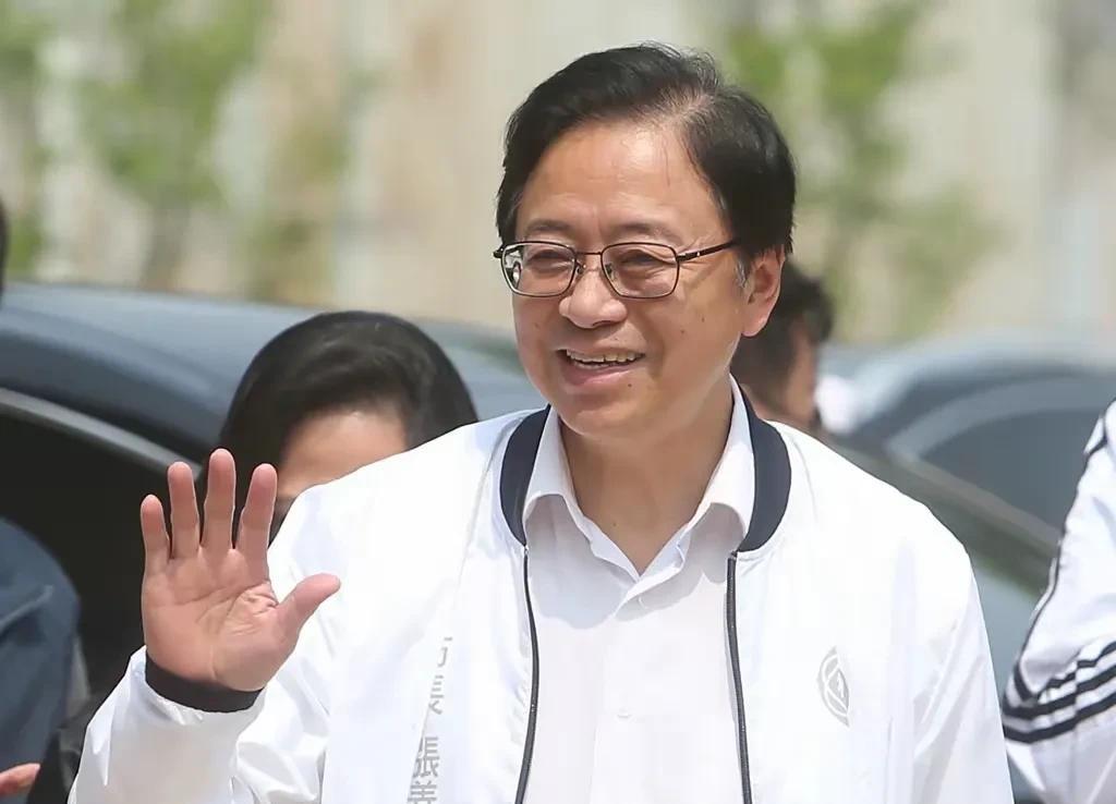 国民党今天在桃园市中坜龙江市民活动中心举办政策说明会，桃园市长张善政在致词时怒批