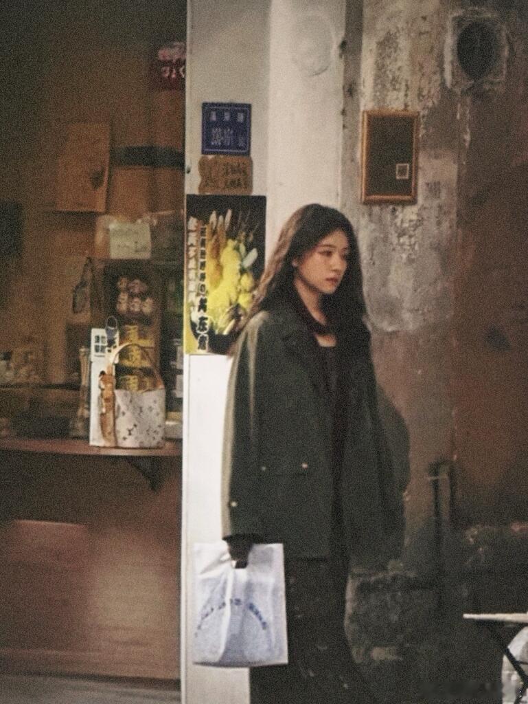 厦门偶遇刘昊然李兰迪拍戏刘昊然李兰迪街头氛围感我有点事儿要去厦门一趟