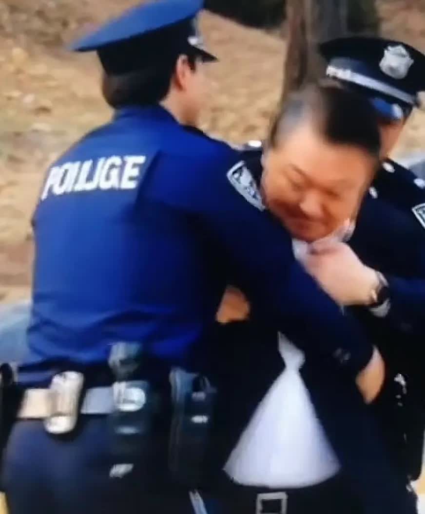 韩国政坛风波，尹锡悦放弃抵抗,李在明依然不放过他,或将因病重死在狱中，面对拒不配