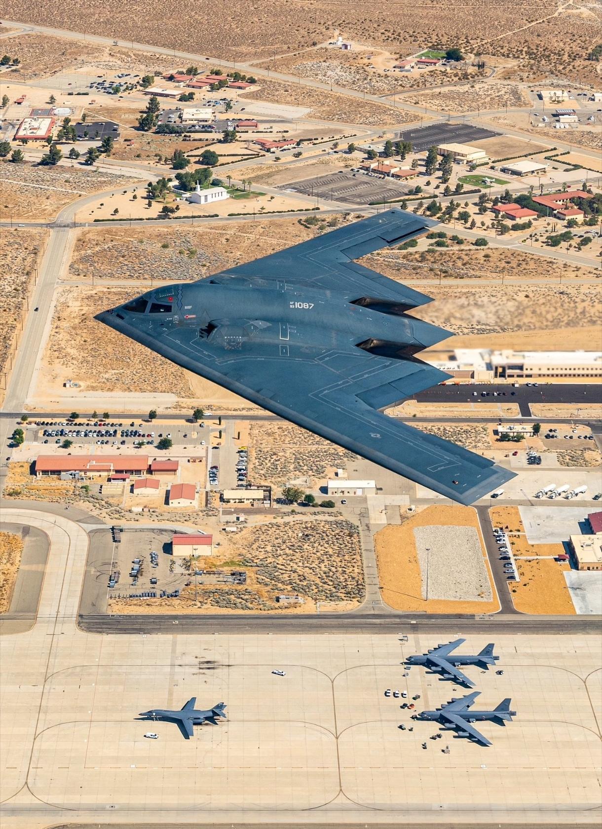 因轰炸伊朗核设施成功，美军将重启B-2生产线！一次针对伊朗核设施的精准打击