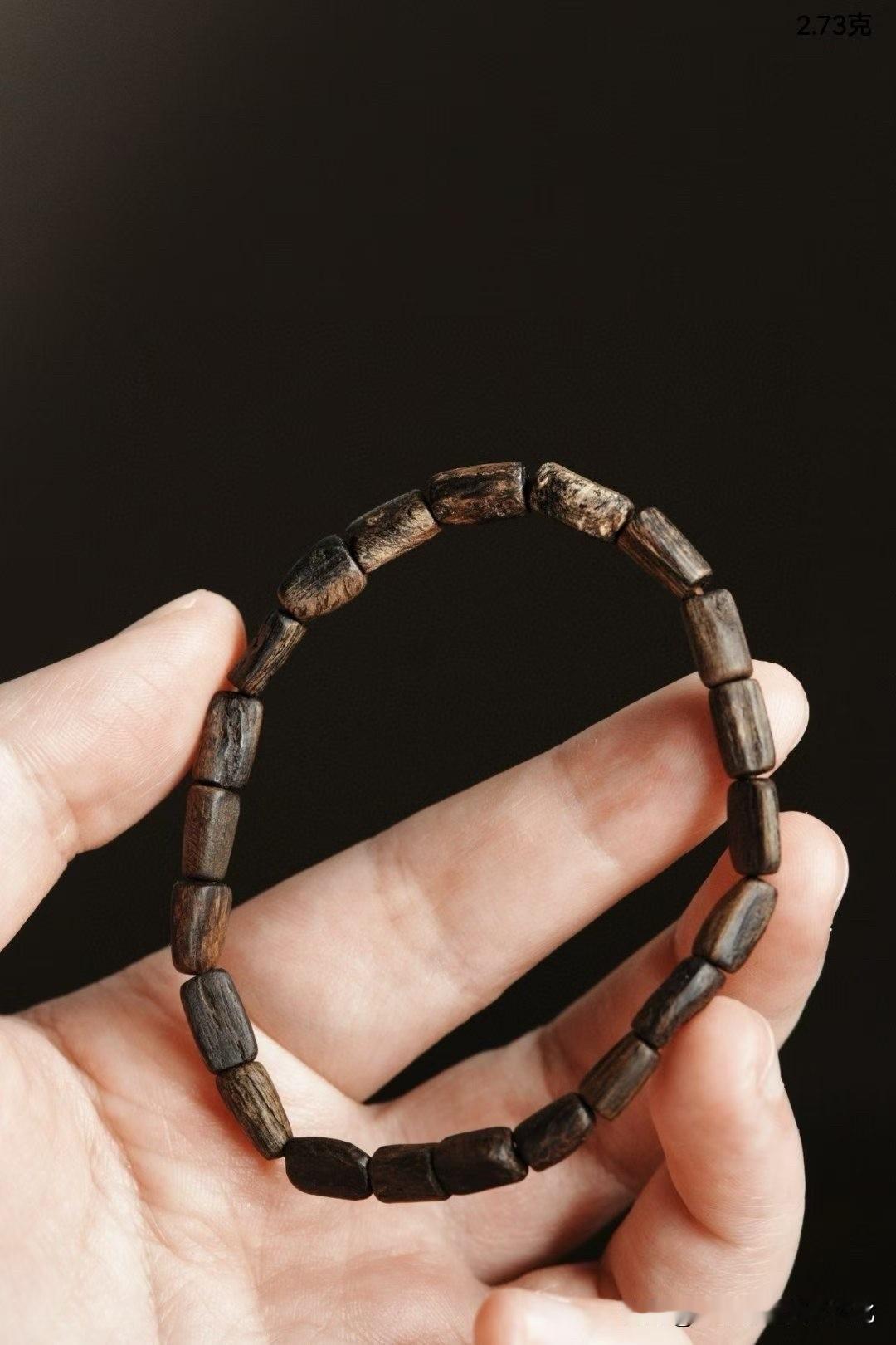 有些香，不是用来“闻”的，而是慢慢陪着人的。这串文莱沉香，取野生老料，不