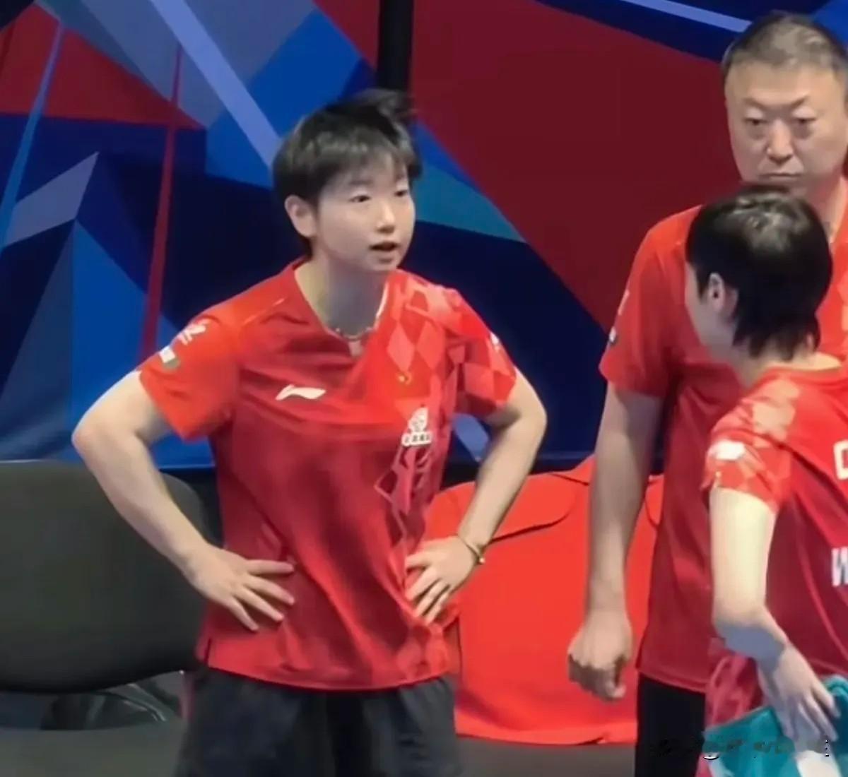 笑死我了！怪不得这次早田希娜不理孙颖莎了第二盘莎莎不但自己3:0打赢了早田