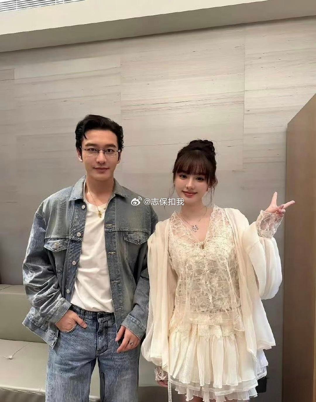 黄晓明的审美还真是统一啊，一直喜欢一个类型的女生。