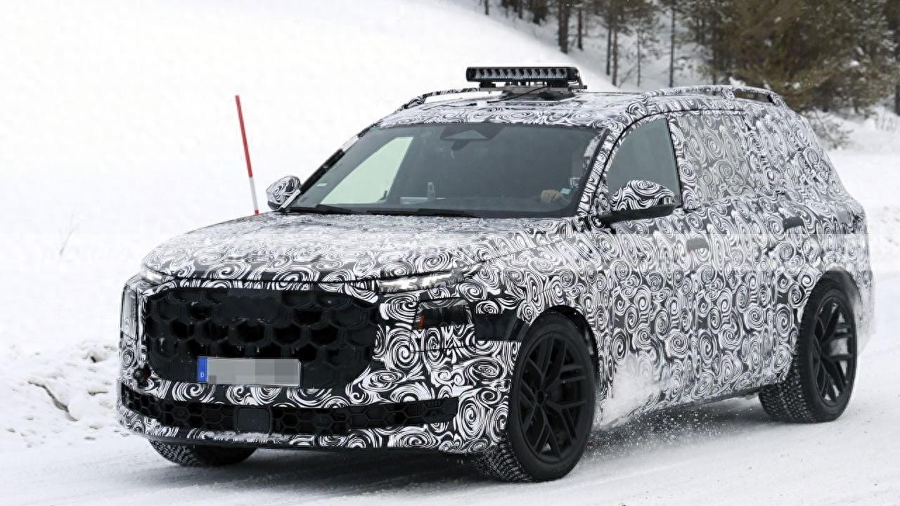 奥迪Q9路试谍照曝光，定位高于奥迪Q7，尺寸比现款奥迪Q7大，采用三排座椅，目前