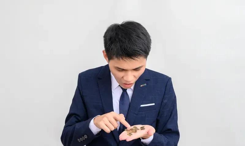 在命理里，食伤、官杀、枭印代表不同的性格与职场境遇。食伤有才的人，就像不羁的艺术