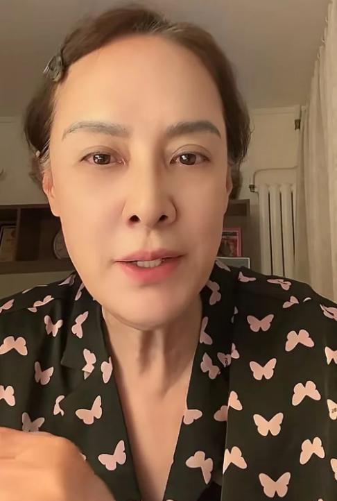 演员李萍：“我看到台湾一个女嘉宾在节目里说北京没有冰箱，北京很热，到处都是辣的，