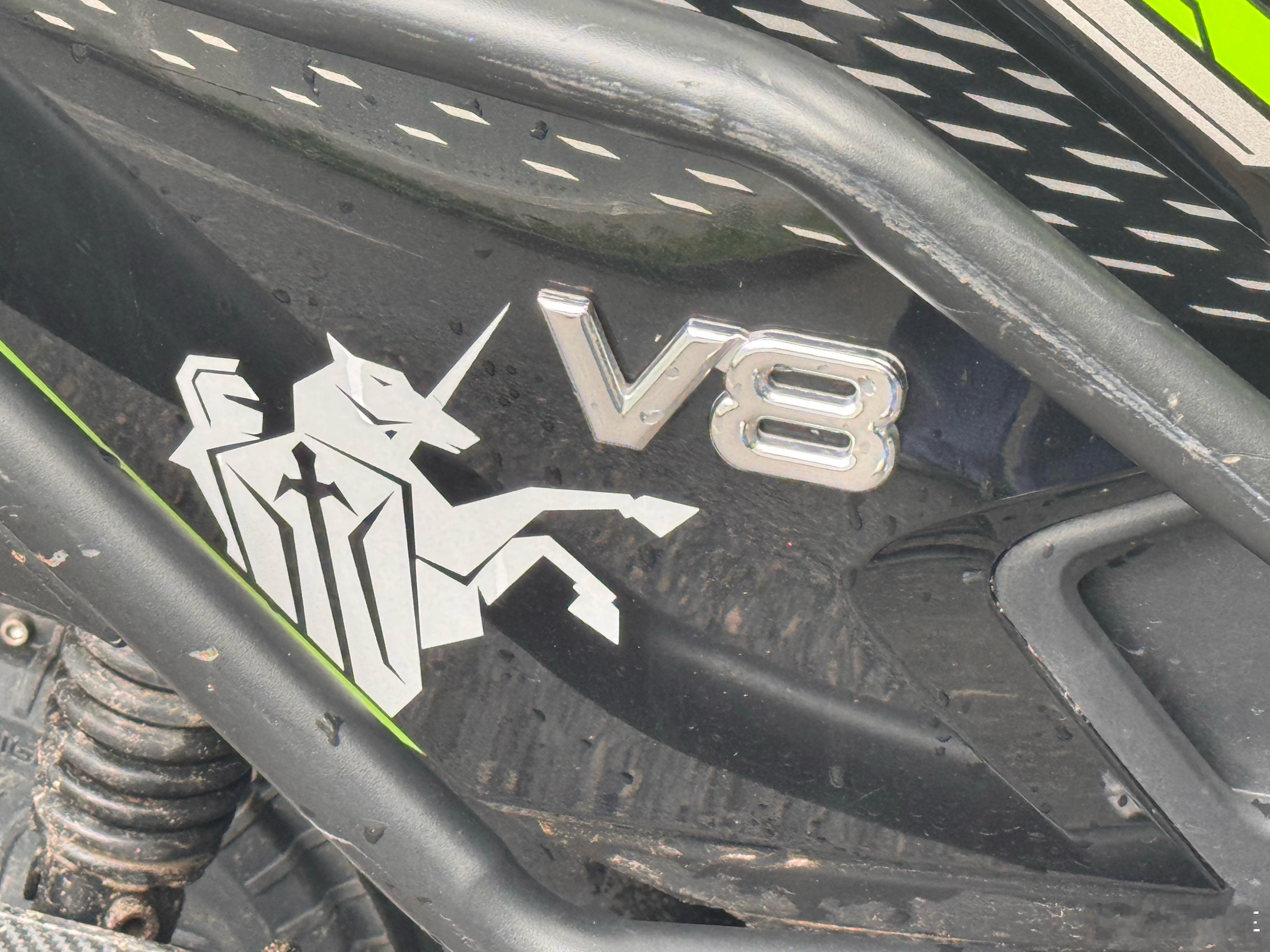 V8！必须V8！有没有厉害的兄弟，知道这是谁家的字体？