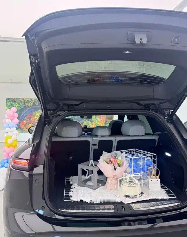 蔚来ES6改款2026年9月上市，中型纯电SUV。车身长宽高4854×1995×1703mm，轴距2