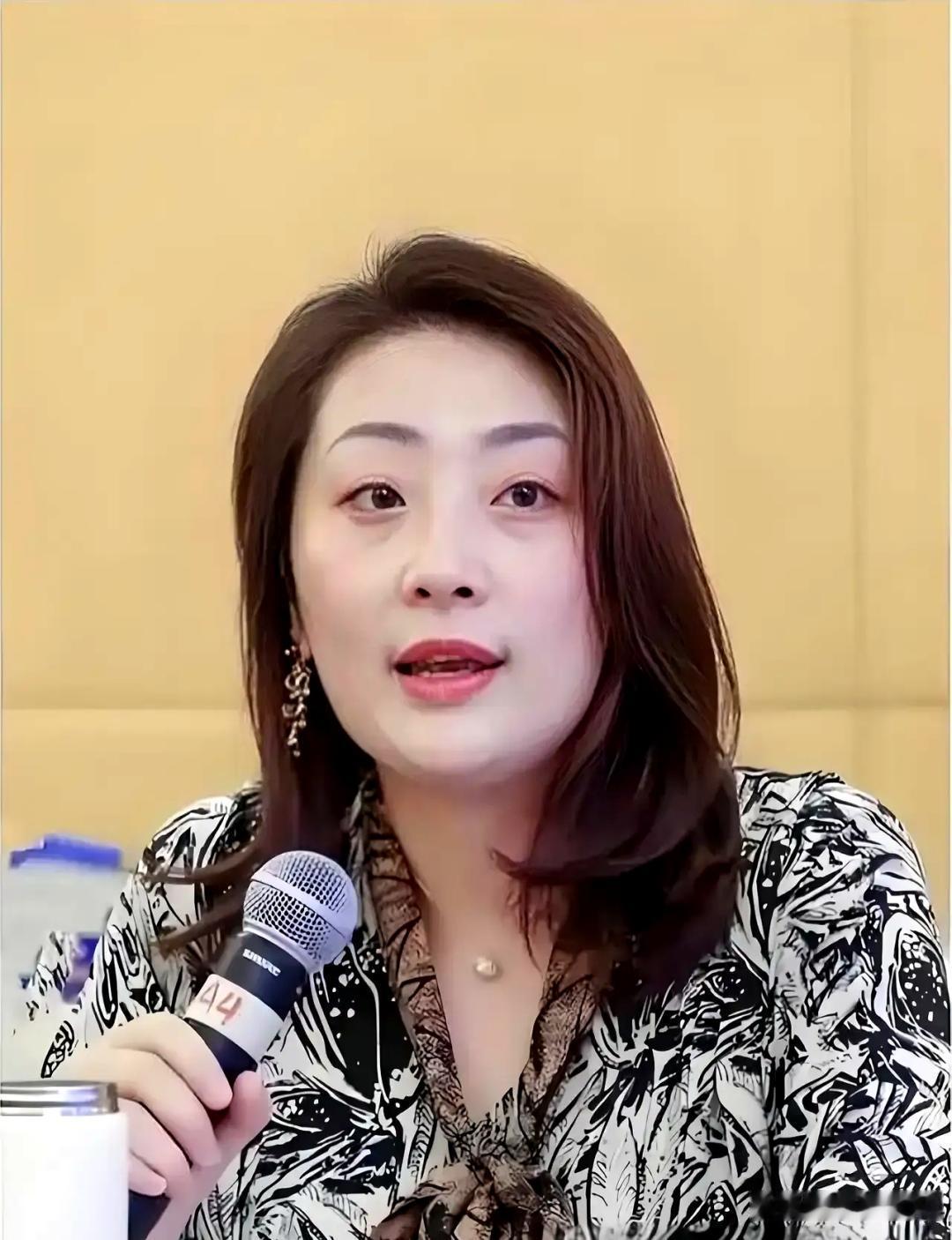 娃哈哈集团创始人宗庆后之女宗馥莉已正式回归公司，担任副董事长兼总经理职务。宗馥莉