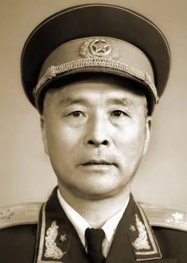 1936年，红军的一位团长牺牲后，被战士们就地埋葬，一位碰巧路过的老妇人居然割下
