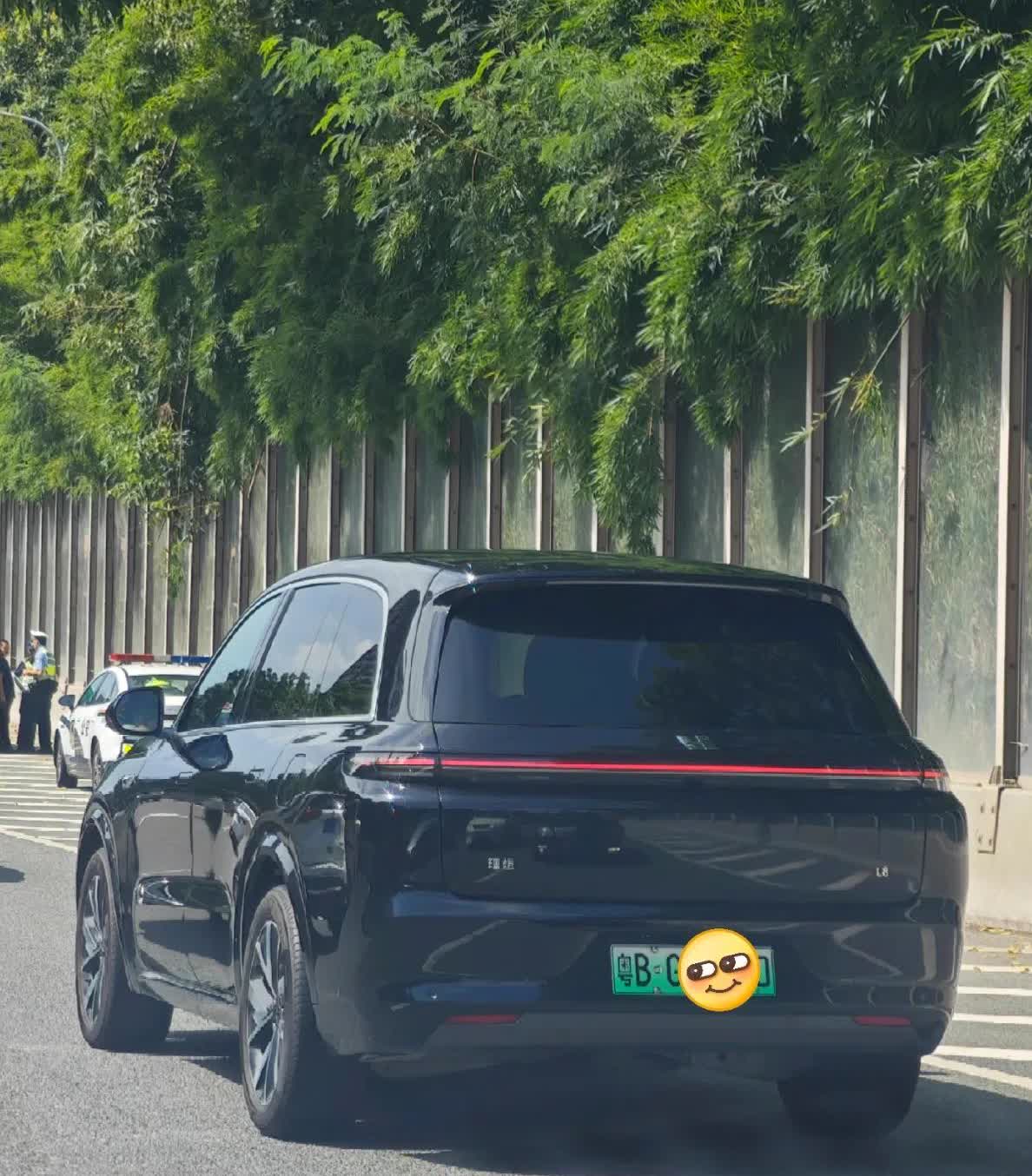 L8算不算理想定位最尴尬的车[捂脸哭]加一点就可以上L9，要求不高直接L7顶配