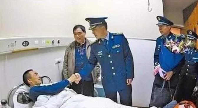 1988年，歼-6飞行员坠入深山后重伤昏迷，幸被江西农民所救，27年后，农民妻子