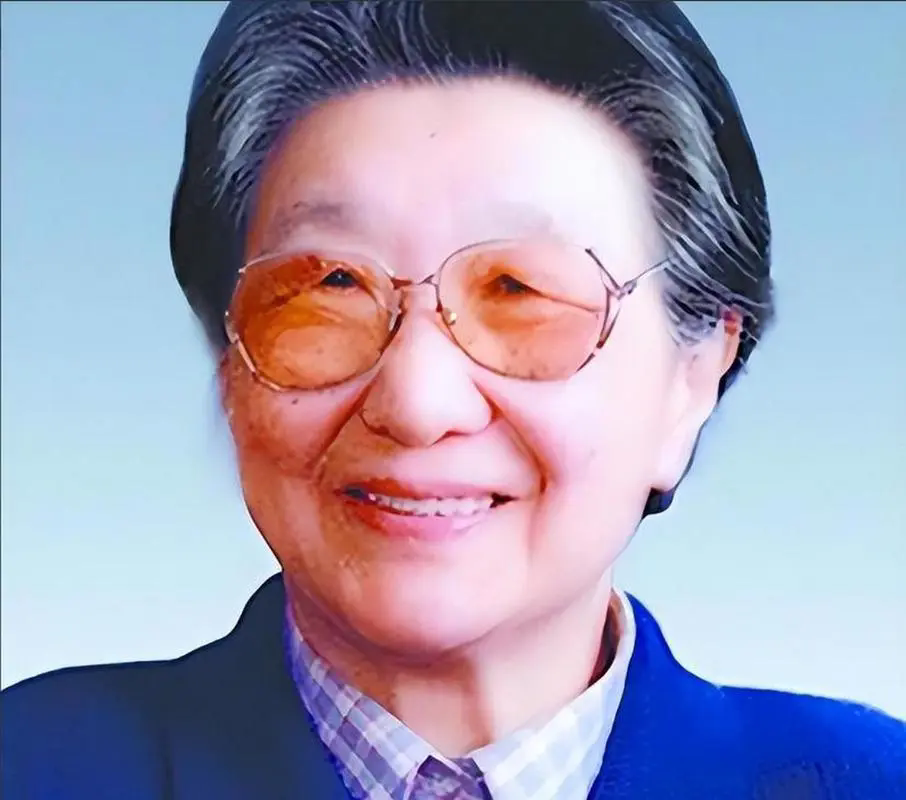 1950年3月，钱正英被任命为华东军政委员会水利部副部长，之前她是山东省黄河河务