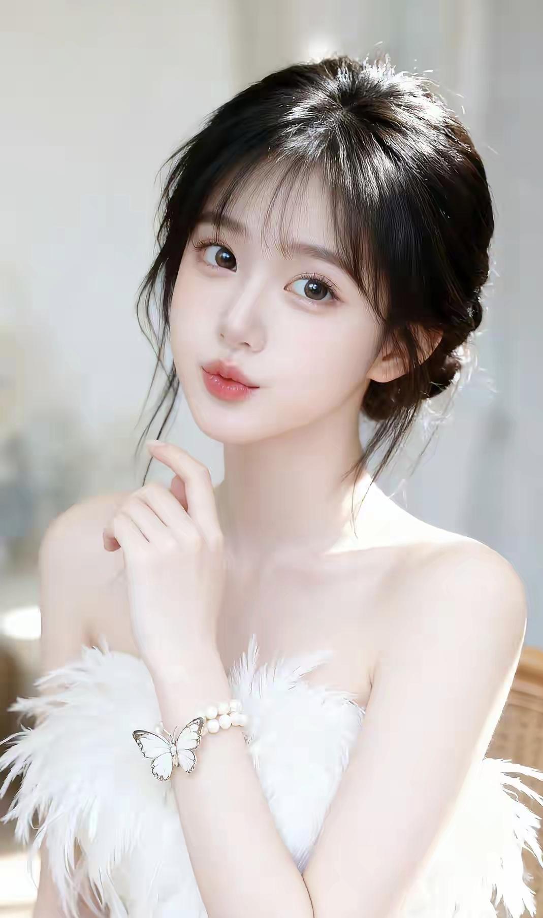 温柔甜美的少女，白色羽毛连衣裙，优雅气质！美少女