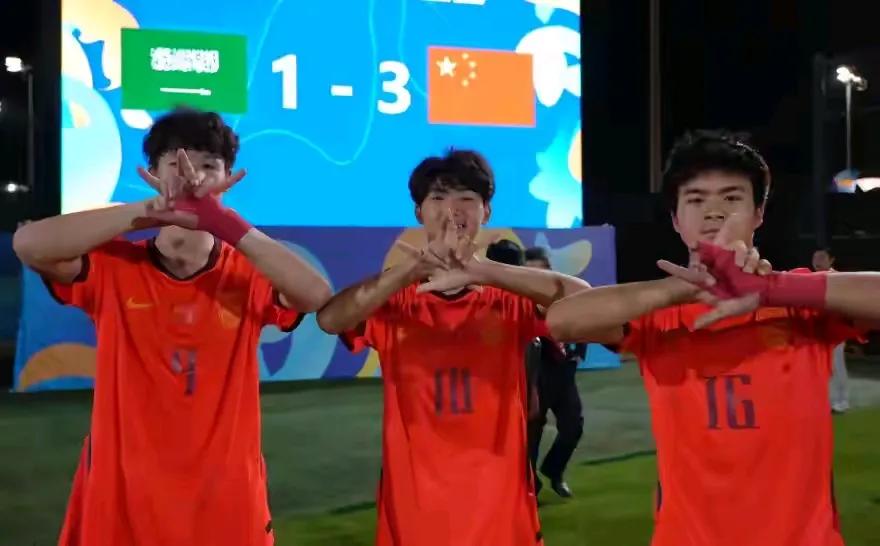 别再骂了！请给U17小将们多一点掌声U17亚洲杯决赛，上半场中国队0:3暂时落