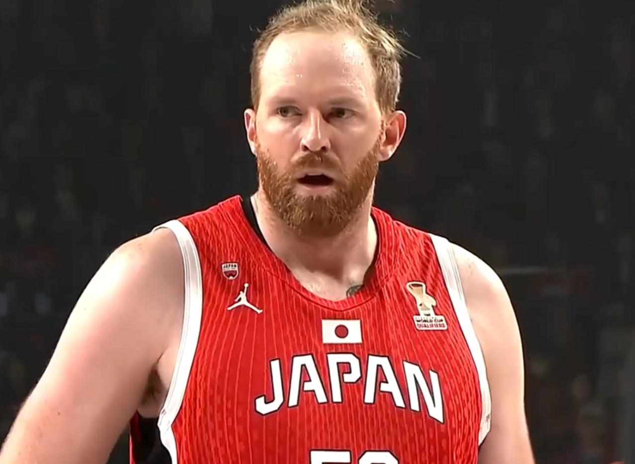 日本男篮，只有一个归化球员。却有4个混血球员。混血球员全部是日本女人跟外国人