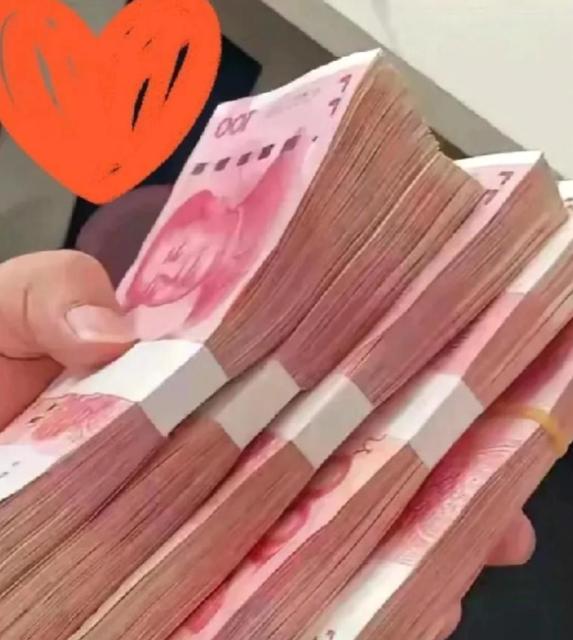 浙江一个老头，拆迁分了450万，把三子女叫回来分钱。大儿子说不要，二女儿也说不要