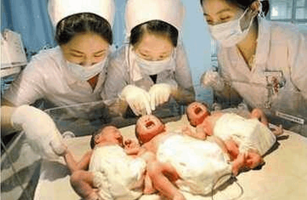 梦见自己怀双胞胎,一顺产一难产怎么回事?我剖