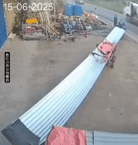 **“痛心！骑车人遭遇‘死亡弯月’，14小时抢救仍未能挽回生命！”**听