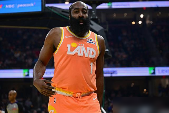 你敢信？NBA名宿帕金斯直接开喷哈登：“他就像个忘了戴拳套就上场的拳击...